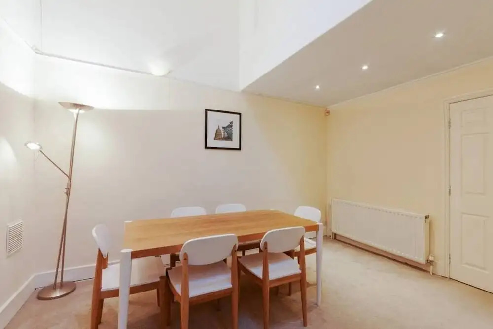 Spacious, Bright 3 Bed in South Kensington