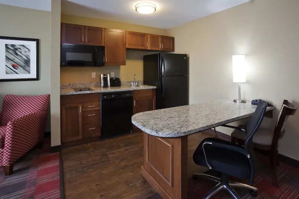 Gateway Park Hotel and Suites