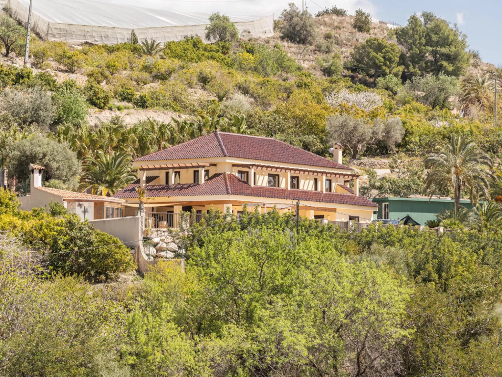 Serene Holiday Home in Callosa d' Ensarria with Private Pool