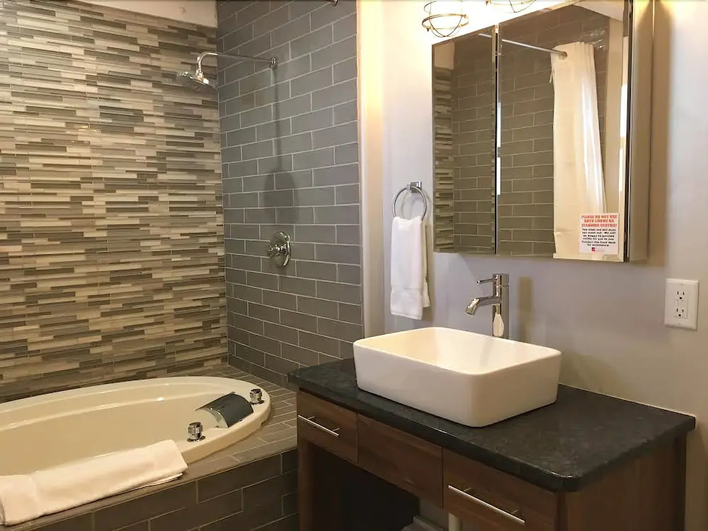 The Flagstone Boutique Inn & Suites