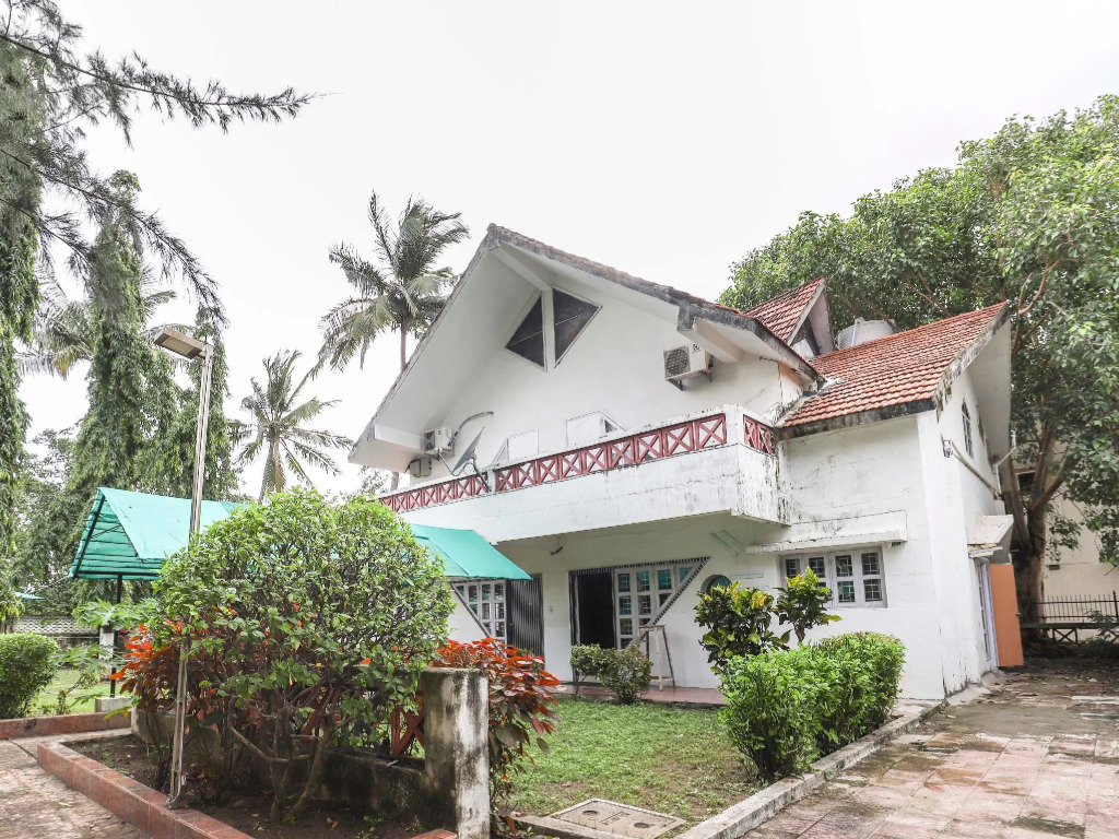 OYO 60626 Dumas Homestays