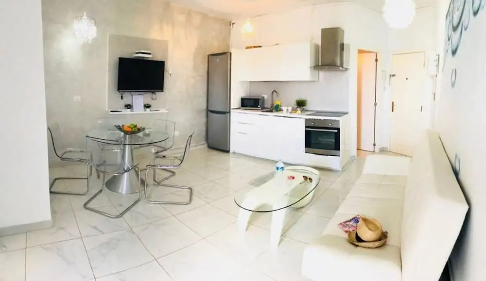 Apartamento Pronfondo Blue: Luz y Vista Mar