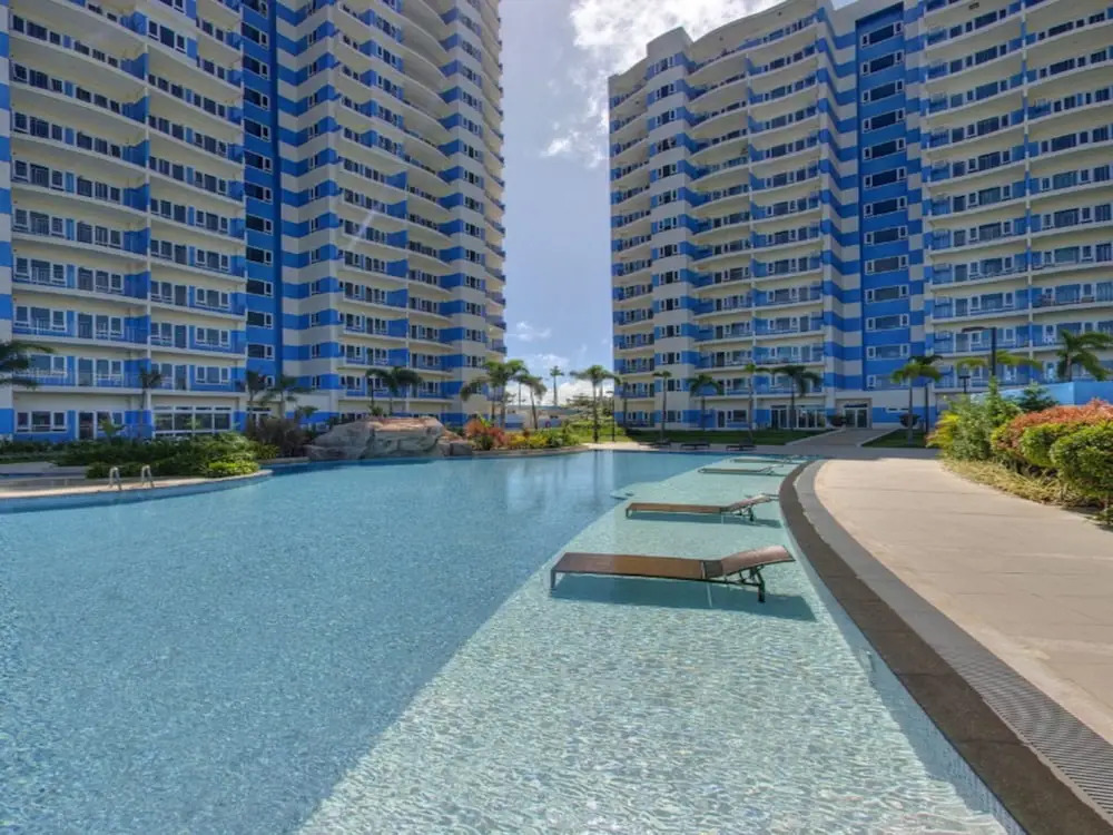 Spacious Studio Unit With Balcony and Seaview