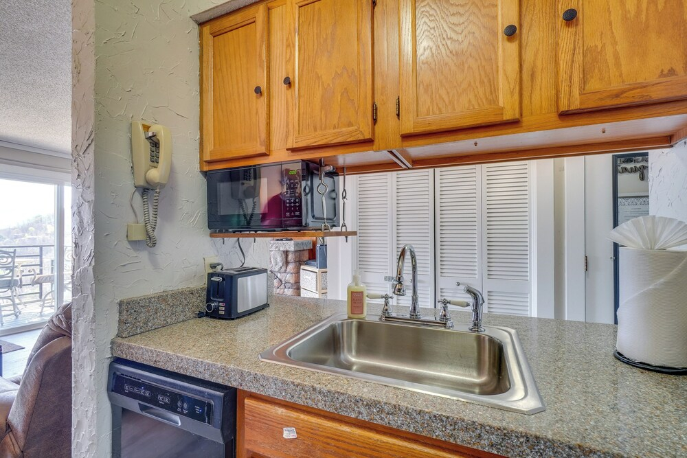 Studio ~ 3 Mi to Great Smoky Mountain Nat'l Park!