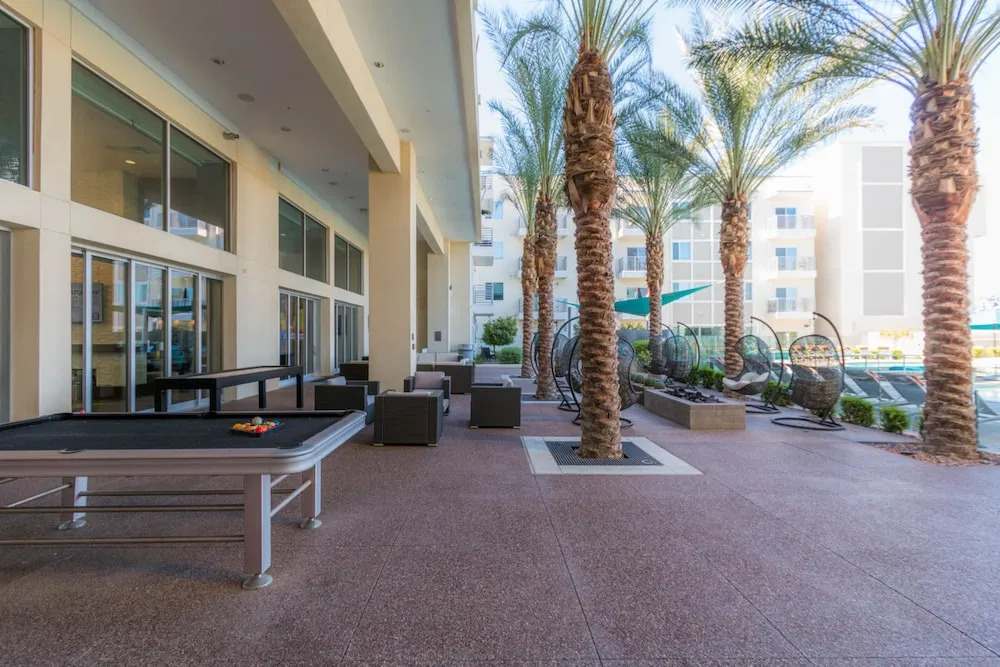Upscale King, Pool View, Close to Kierland w/Parking (316)