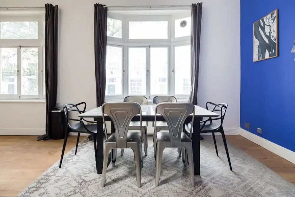 The Queensway Retreat - Modern & Bright 2bdr Home