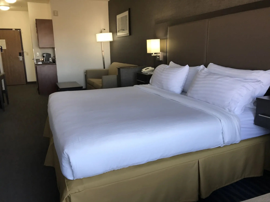 Holiday Inn Express & Suites Barstow - Route 66 by IHG