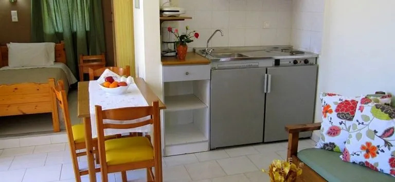 Cathrin Apartments & Studios