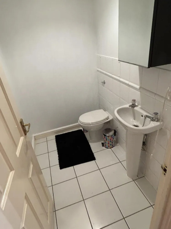 Spacious 1-bed Apartment in London sea View