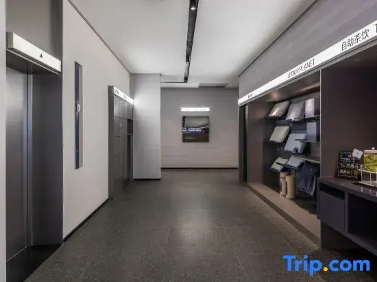 Atour Light Hotel Zhuhai Xiangzhou Mingzhu Station