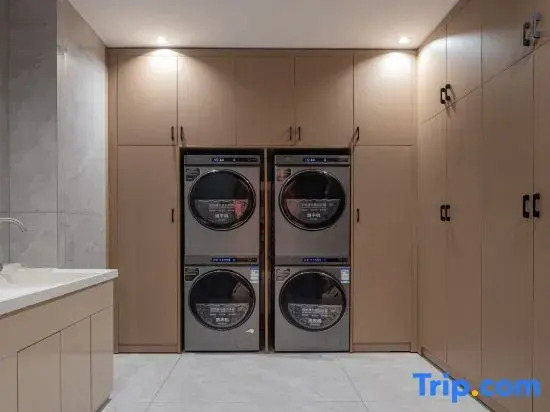 Jianshui Home Inn UP Huayi Collection Hotel (Jianshui High-Speed Railway Station Passenger Station)
