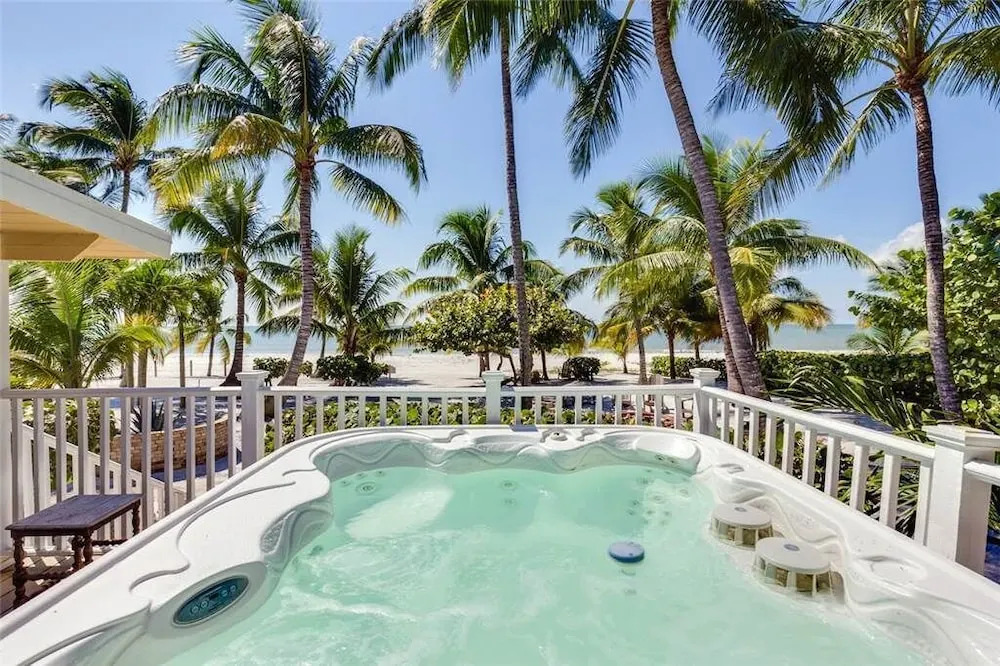 Tropical Paradise - Three Bedroom Home