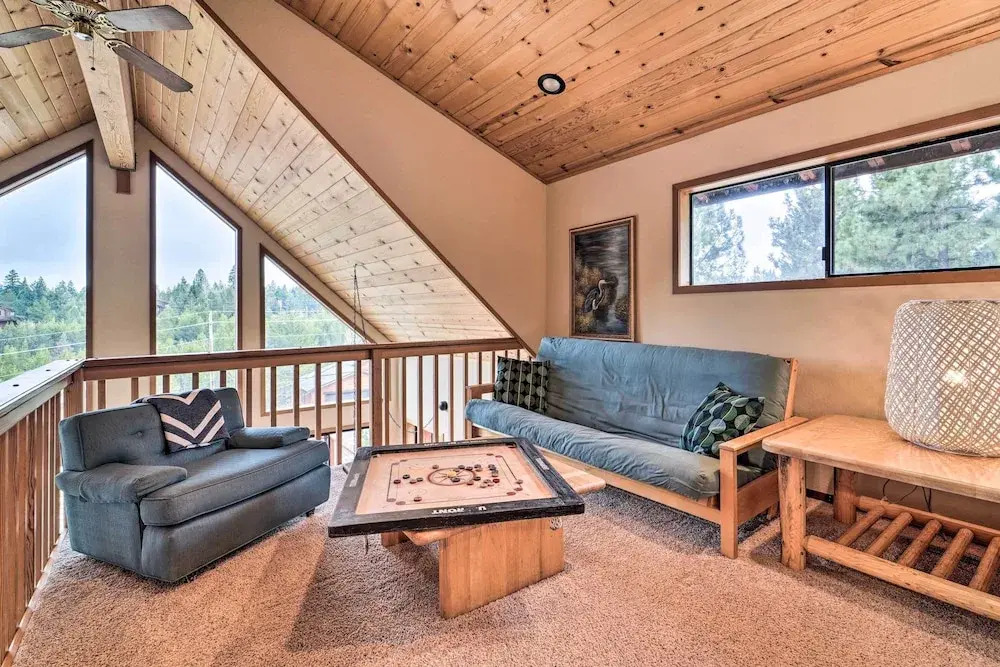 Deck + Fireplace: Log Cabin in Tahoe Donner!