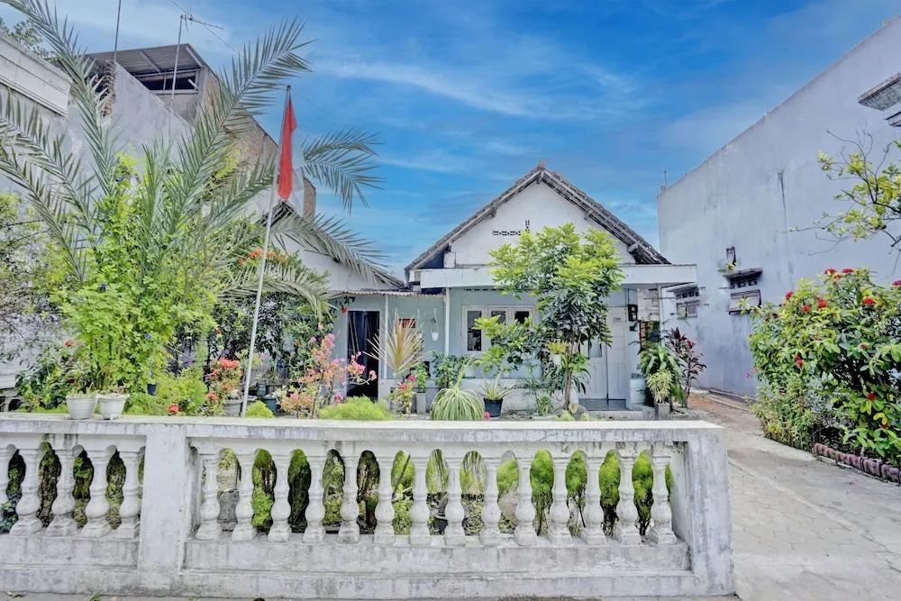 OYO Life 92921 Omaya Kost Syariah