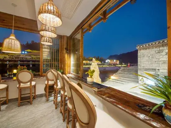 Fenghuang Nianhe Riverside Vacation Apartment
