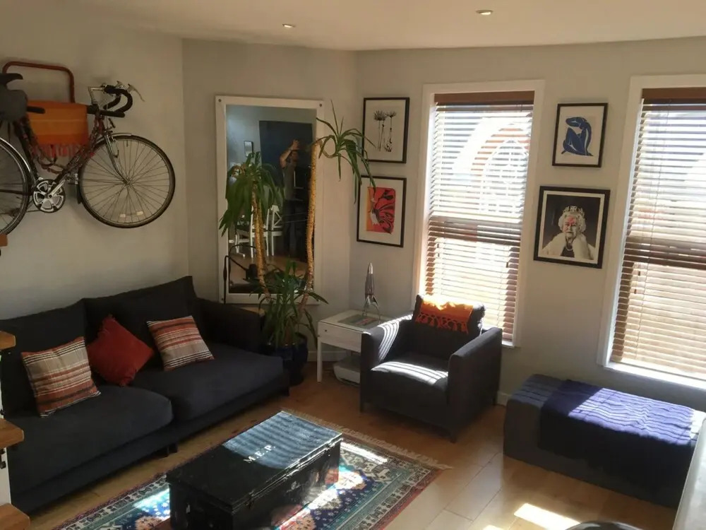Charming 1 Bed Near Tube with Parking Permit