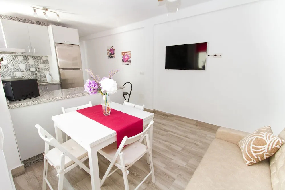 Modish 3 bedroom Apartment in Malaga by La Recepción