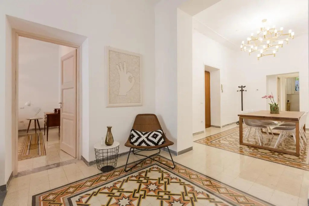 Modern Comfort, Poetic Charm