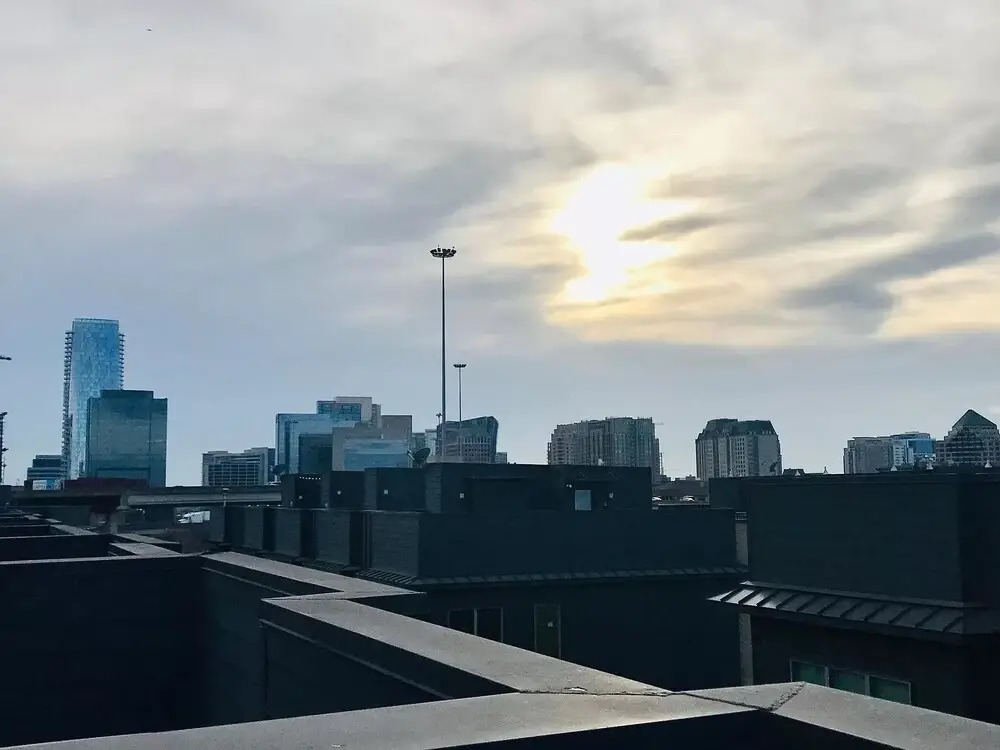 Cozysuites Luxe 3BR Uptown Home Great Rooftop