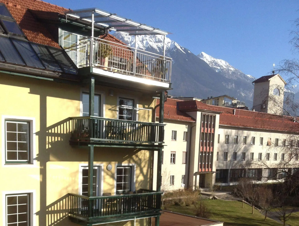 Riedz Apartments Innsbruck- Zentrales Apartmenthaus mit grüner Oase
