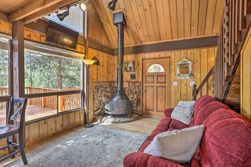 Quiet Big Bear City Cabin w/ Loft: 5 Mi to Village