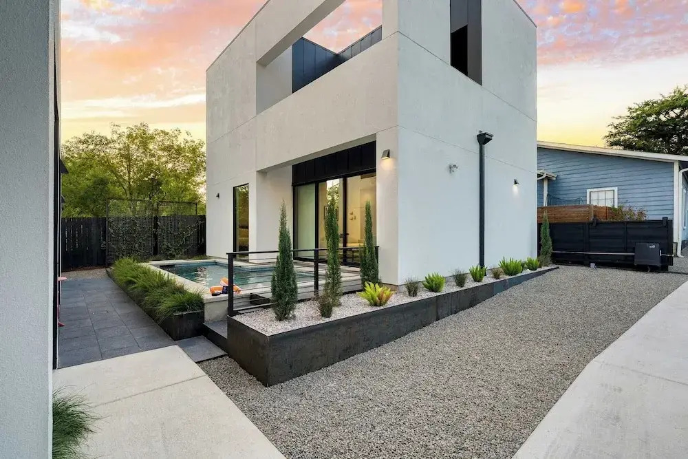 Modern East Austin Home w/ Pool, Near Downtown & Lady Bird Lake Casa 1803 by Avantstay