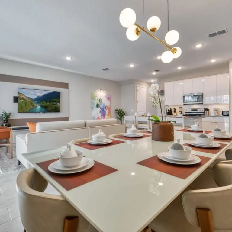 Super Spacious Near Disney With Private Pool