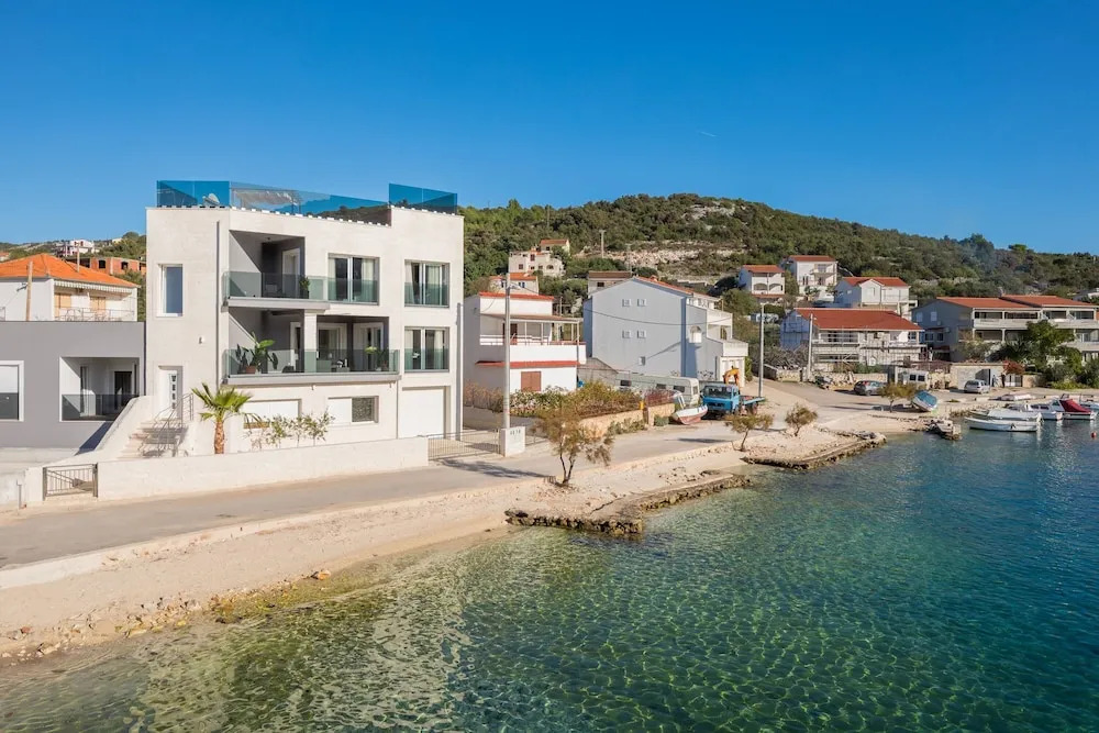 Beachfront Villa Seashell with Pool