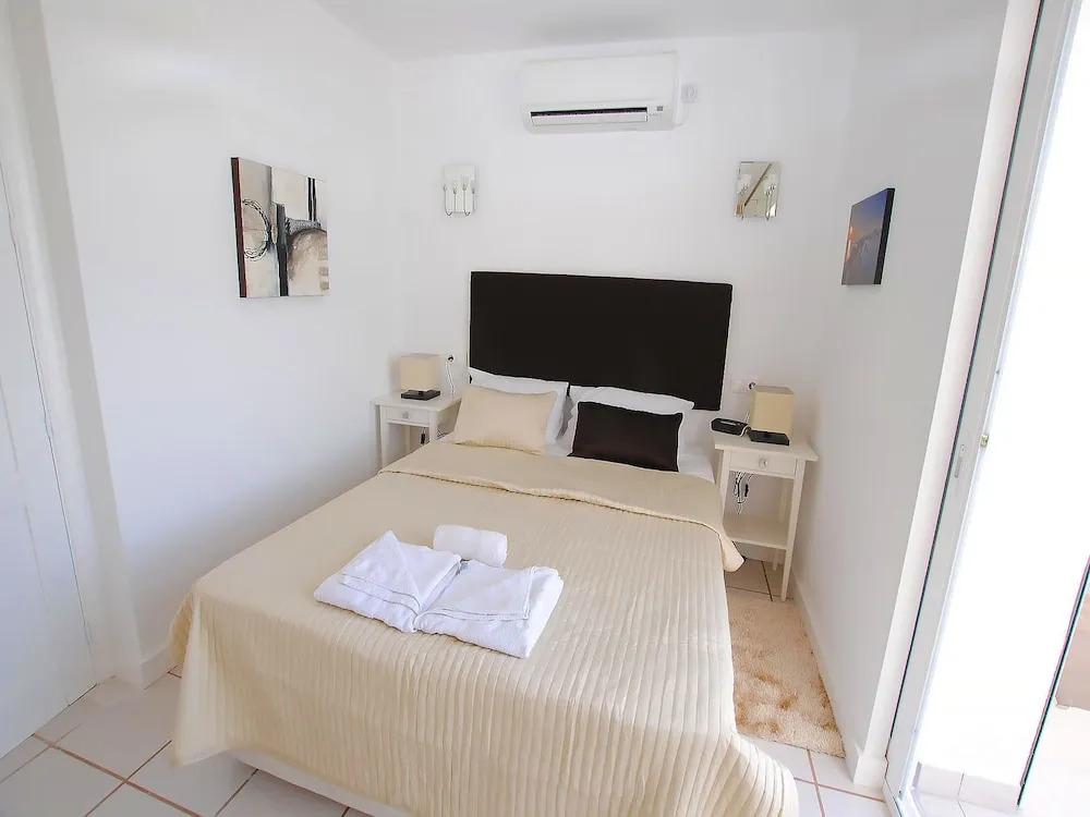 Dona Lola Micaela Beach front duplex 2 bedroom apartment - open sea and beach views surrounded by bars and restaurants - Costa del Sol - CS199