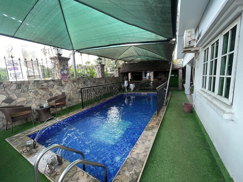 Flora Suites
