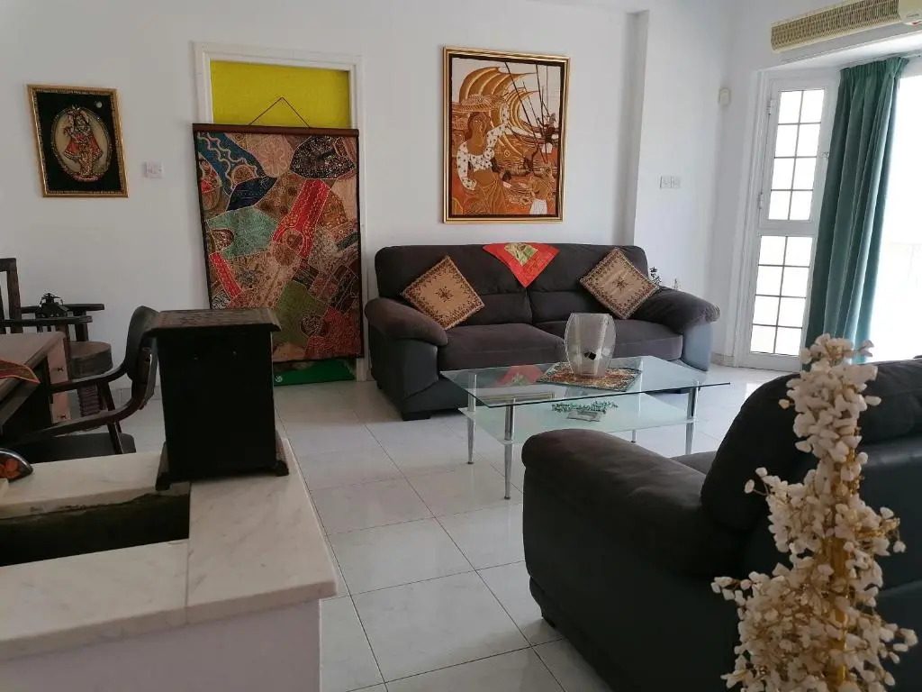 Nirvana ArtHouse 2km from LCA center