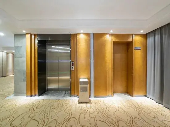 Marriott Guihuang Hotel (Guigang High - speed Railway Station Branch, Keshi World Plaza Branch)