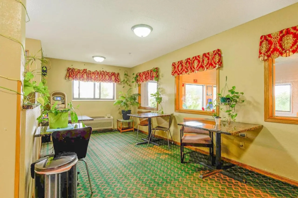 Super Rest Inn