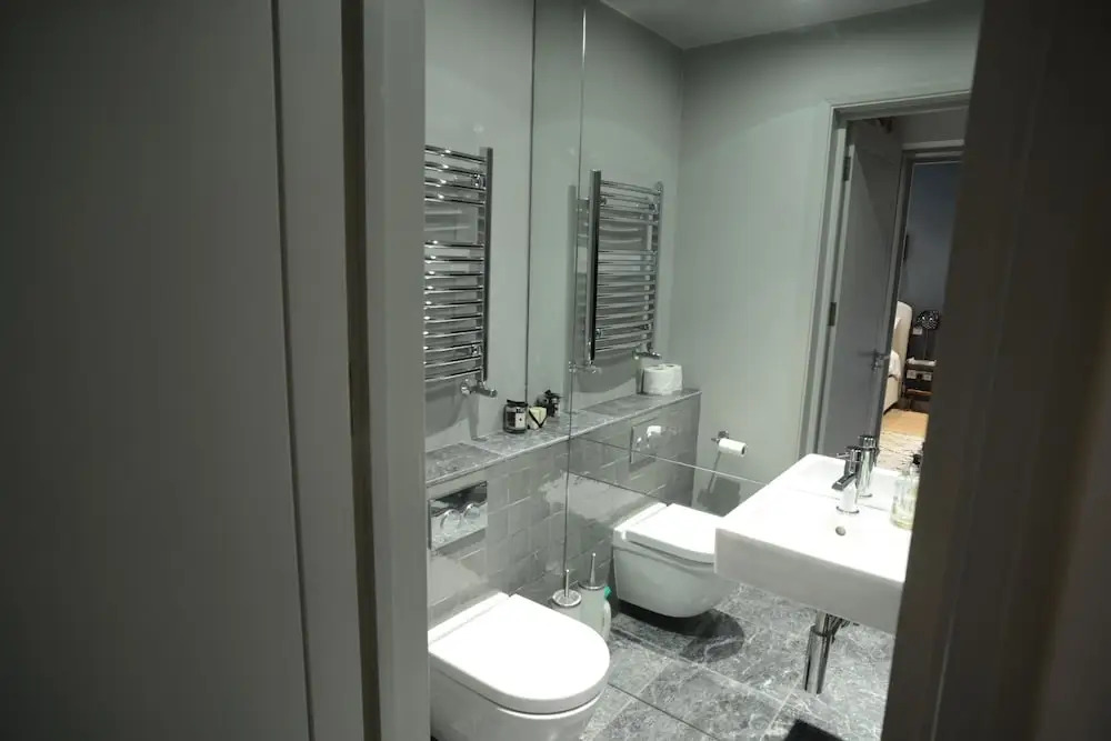 1 Bedroom Flat Near Royal Oak Station