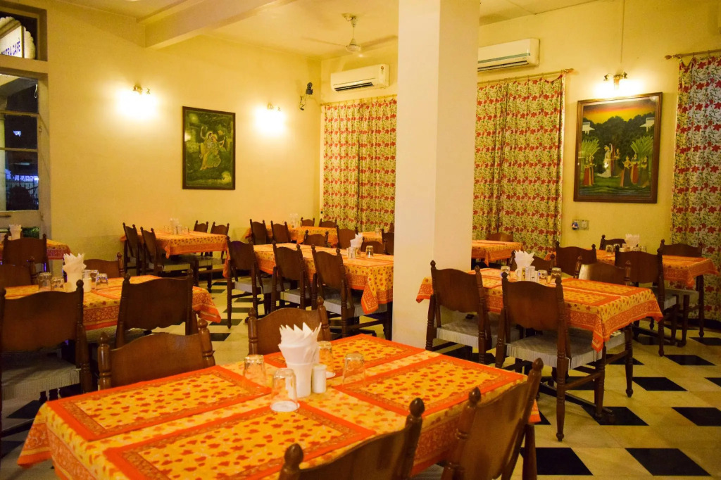 Hotel Arya Niwas