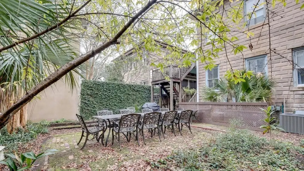 Comfortable Escape 2BR Historic Downtown