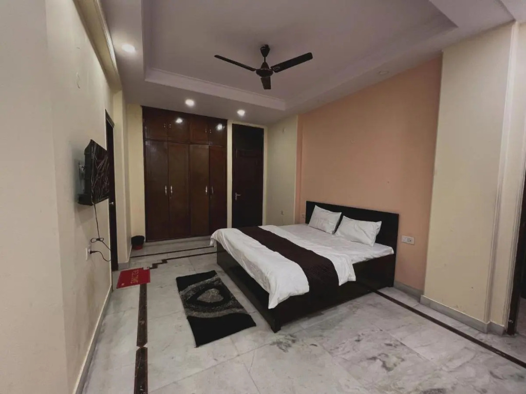 Oyo 703859 Hotel Greeno