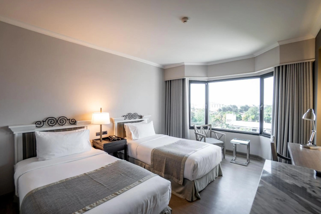The Grand Riverside Hotel