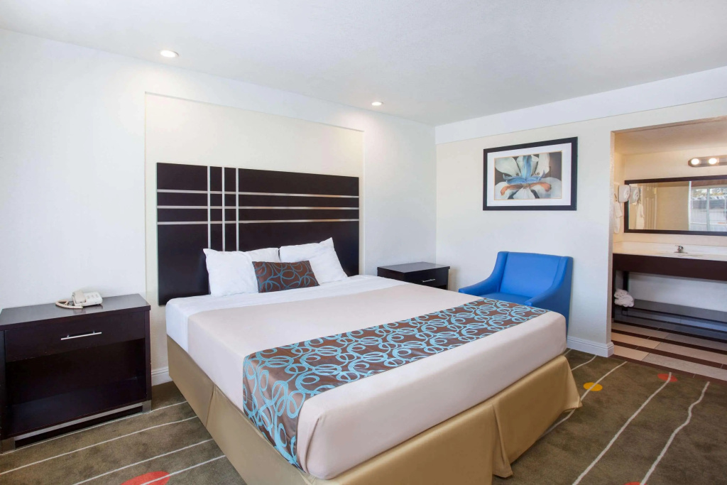 Travelodge by Wyndham Fresno Yosemite Area