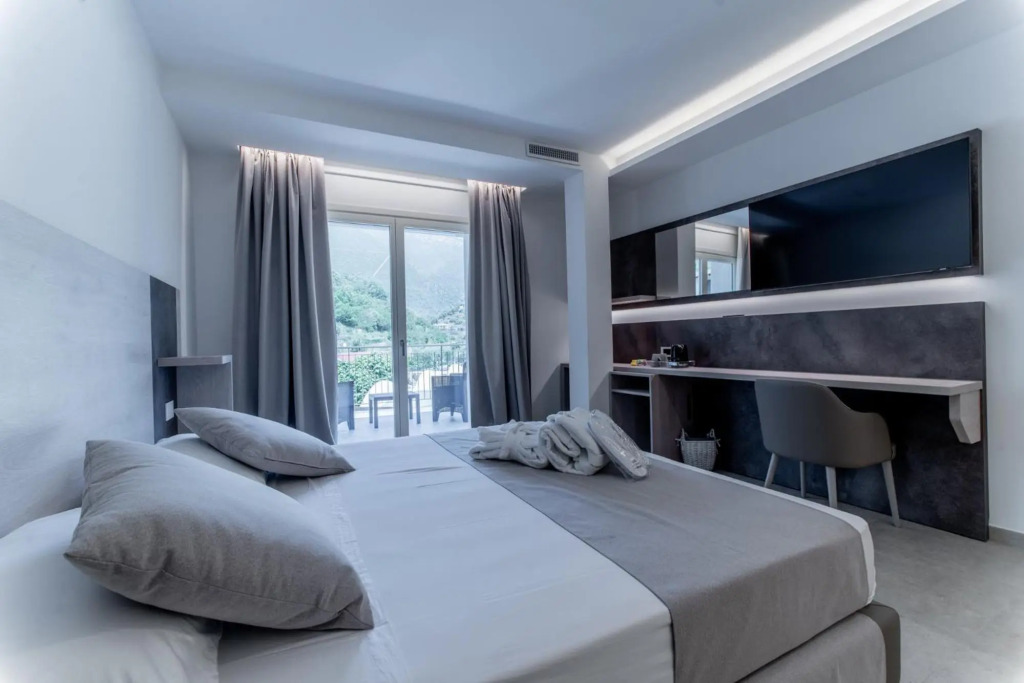 Hotel Lago Bin