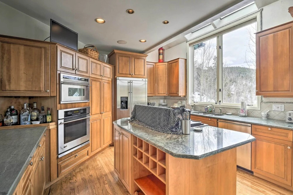 4 Mi to Skiing: Breckenridge Mountain Retreat!
