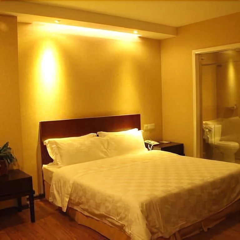 Yangjiang Poli Holiday Hotel (Jiangcheng Yueyun Bus Terminal)