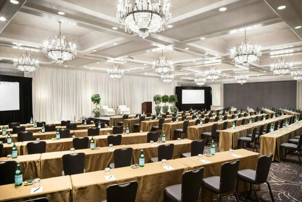The Logan Philadelphia, Curio Collection by Hilton