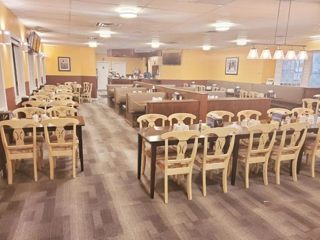 Moosomin Country Squire Inn