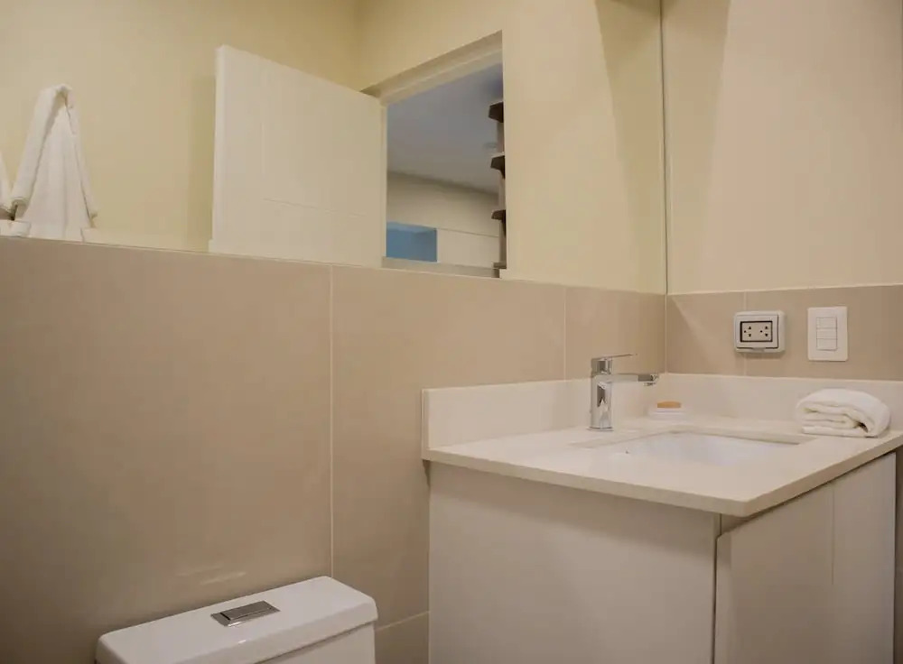 w Modern 2BR w Scenic Balcony Close to Kennedy Park
