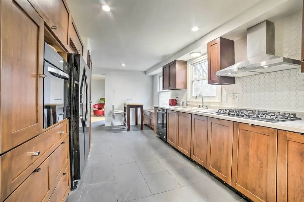 15 Mi to Pittsburgh: WFH-Friendly Home w/ Deck