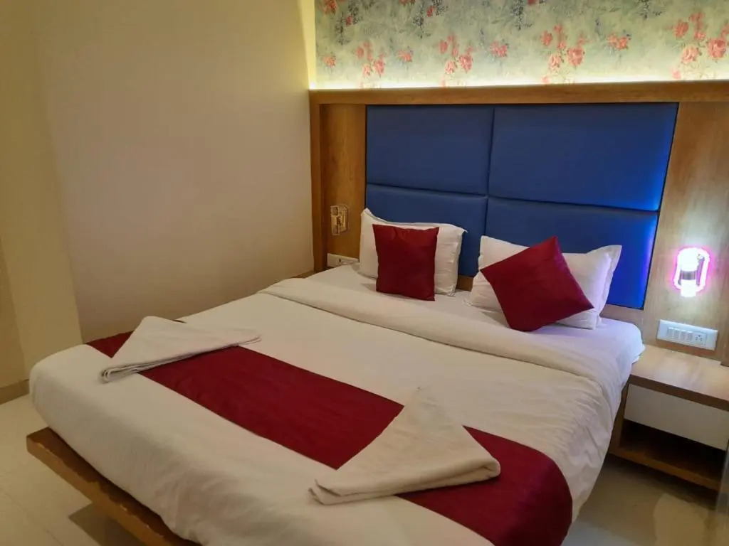 Hotel Shubharambh Lodging & Boarding By WB Inn