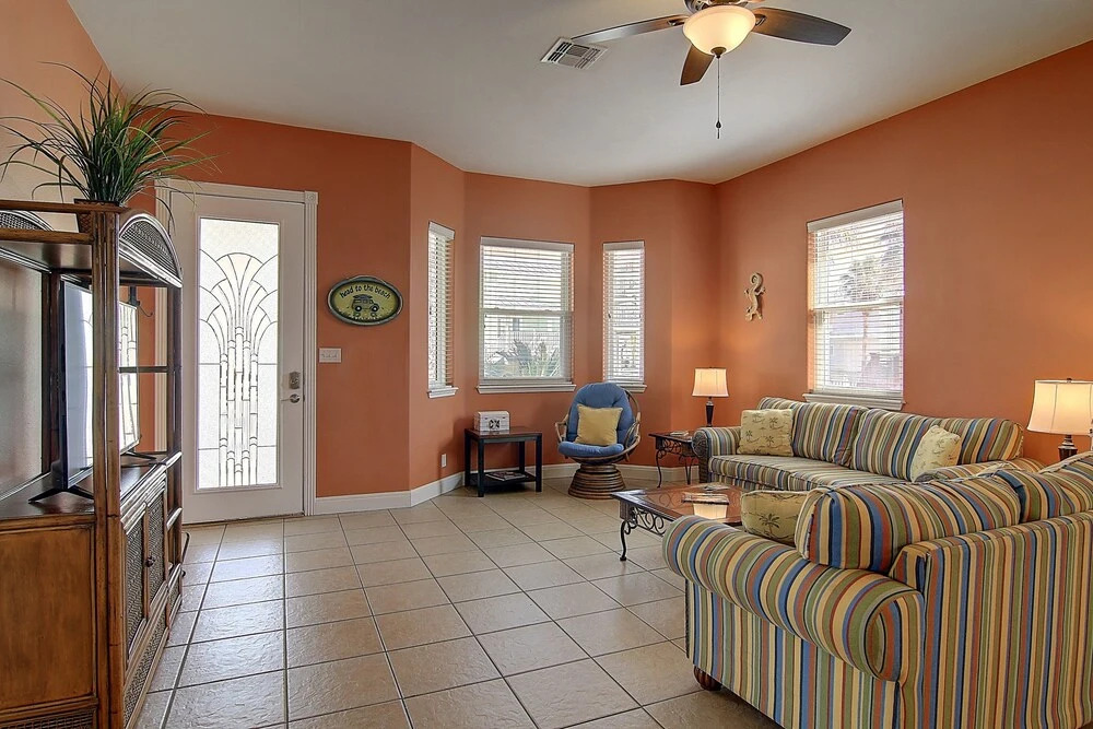 Tropical Niche 3 Bedroom Home by Redawning