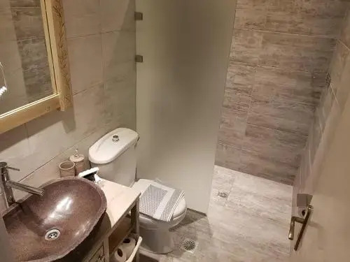 Akrotiri B&B