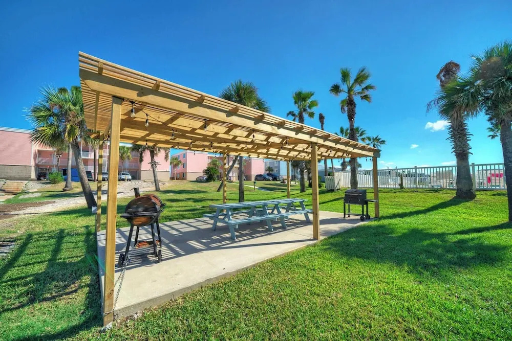 2 Studios Beach Boardwalk, 2 Pools, Tennis/pickleball Island Retreat Complex